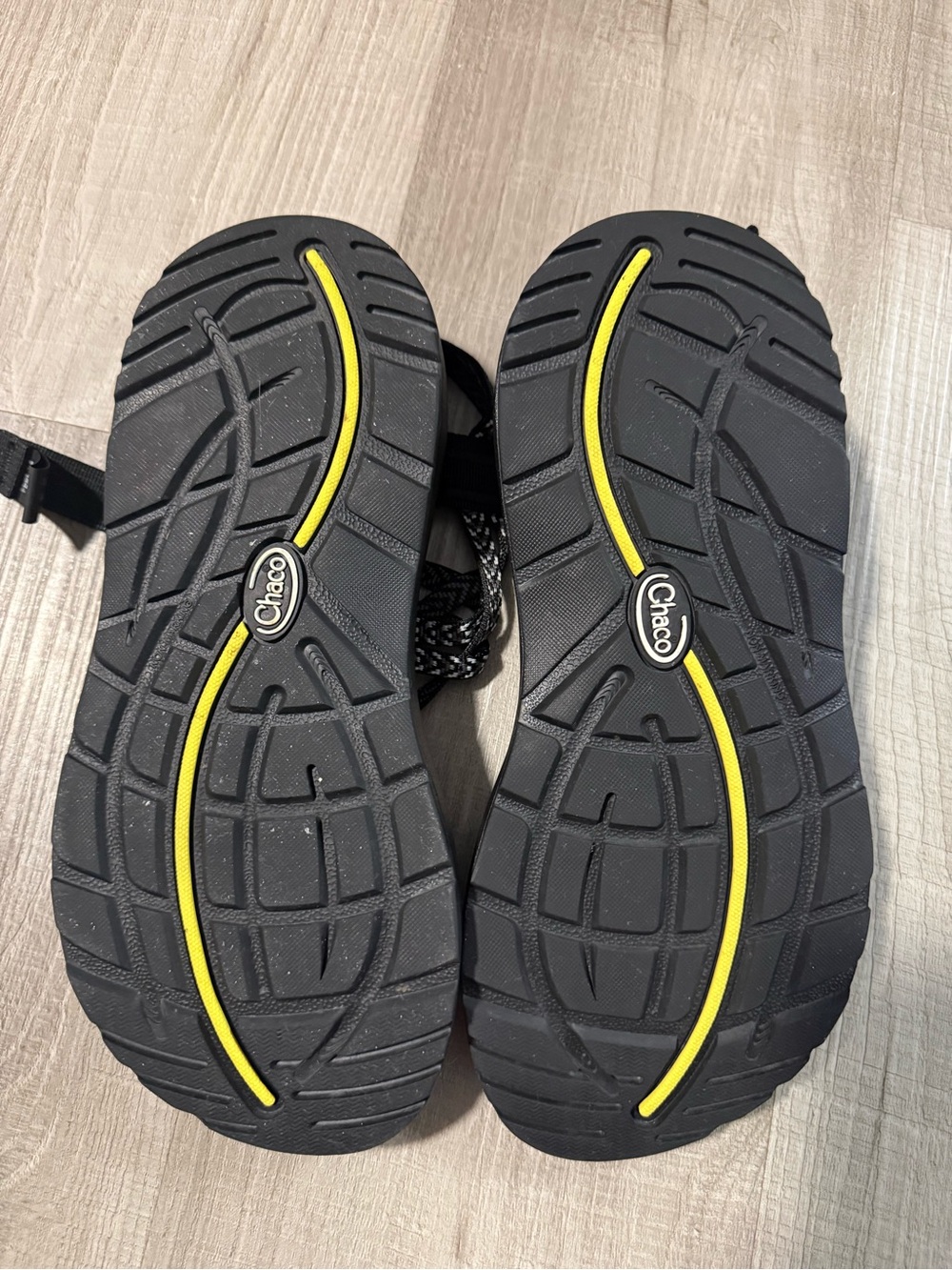Chaco Women's Black and White Z2 Sandals Size 8.5 - Picture 3 of 3